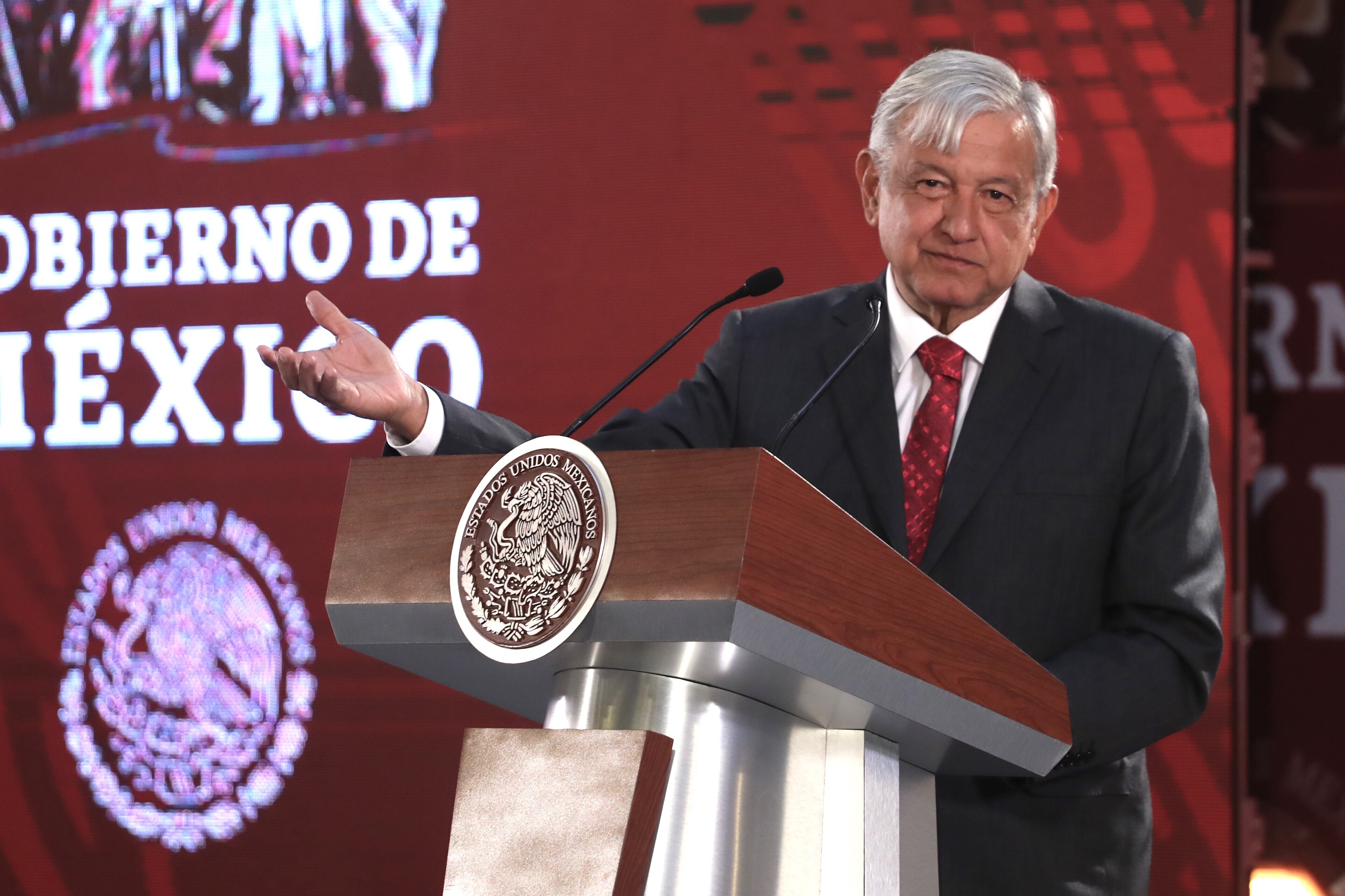 AMLO pide perdón a víctimas de espionaje y persecución