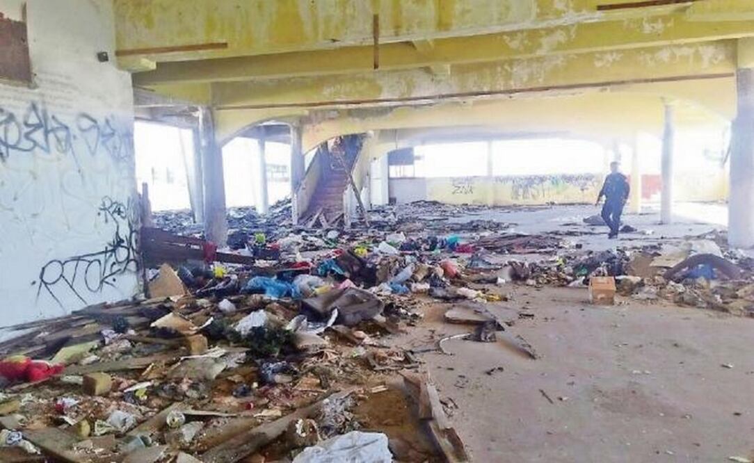 El operativo en el que las autoridades arrestaron a las 15 personas se realizó tres días después de que el edificio se quemara y bomberos sofocaran las llamas. (CORTESÍA AYUNTAMIENTO DE TIJUANA)