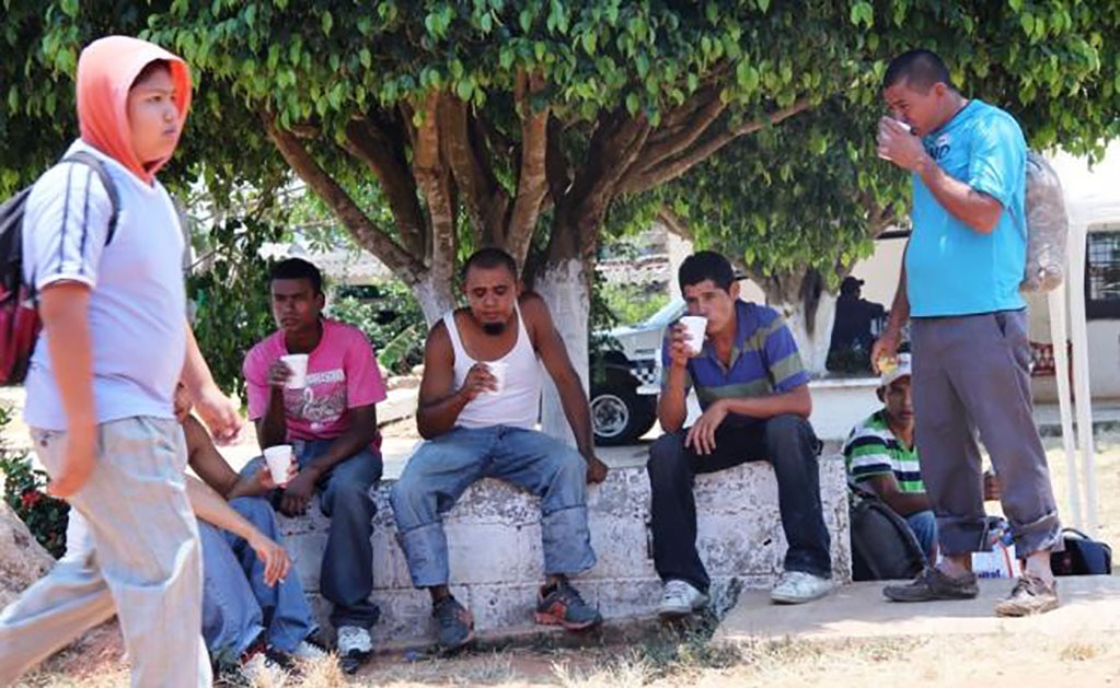 Reciben migrantes primer pago del programa "Estás en tu Casa"