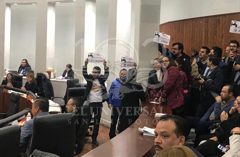 Manifestación contra el aumento a la tarifa del agua