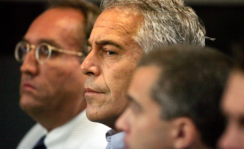 Juez federal pospone decisión sobre fianza de magnate acusado de tráfico sexual