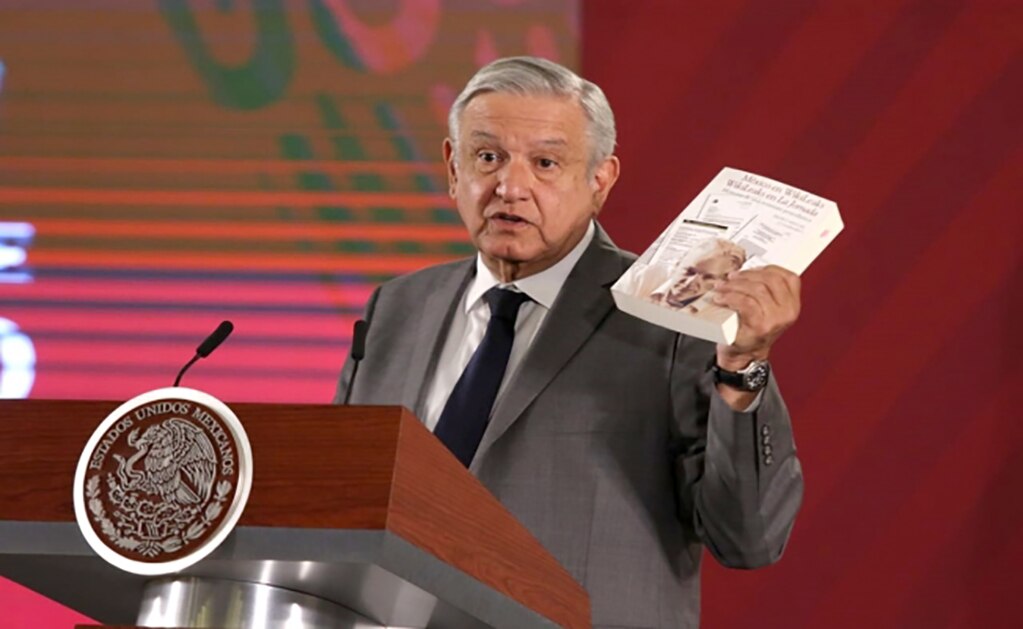 AMLO pide liberación de Julian Assange