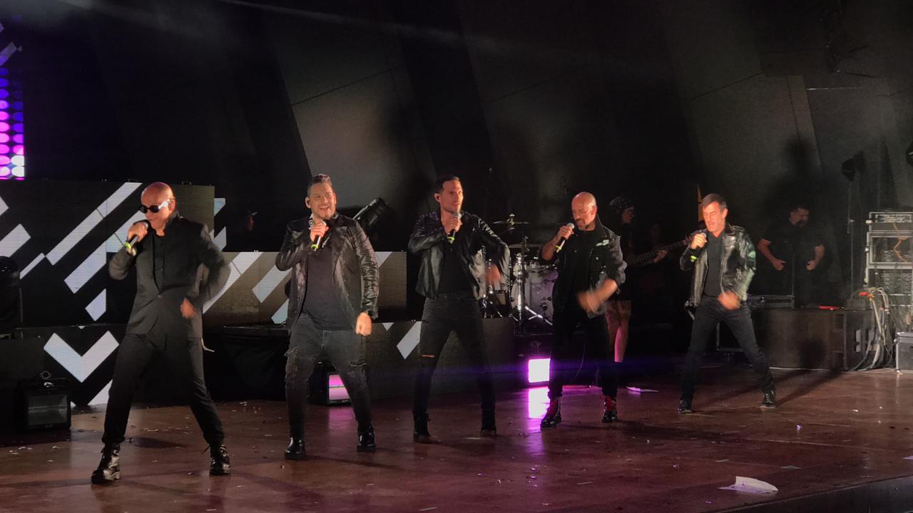 "Vuela vuela", Magneto hace vibrar a potosinos en reinauguración de Teatro de la Ciudad