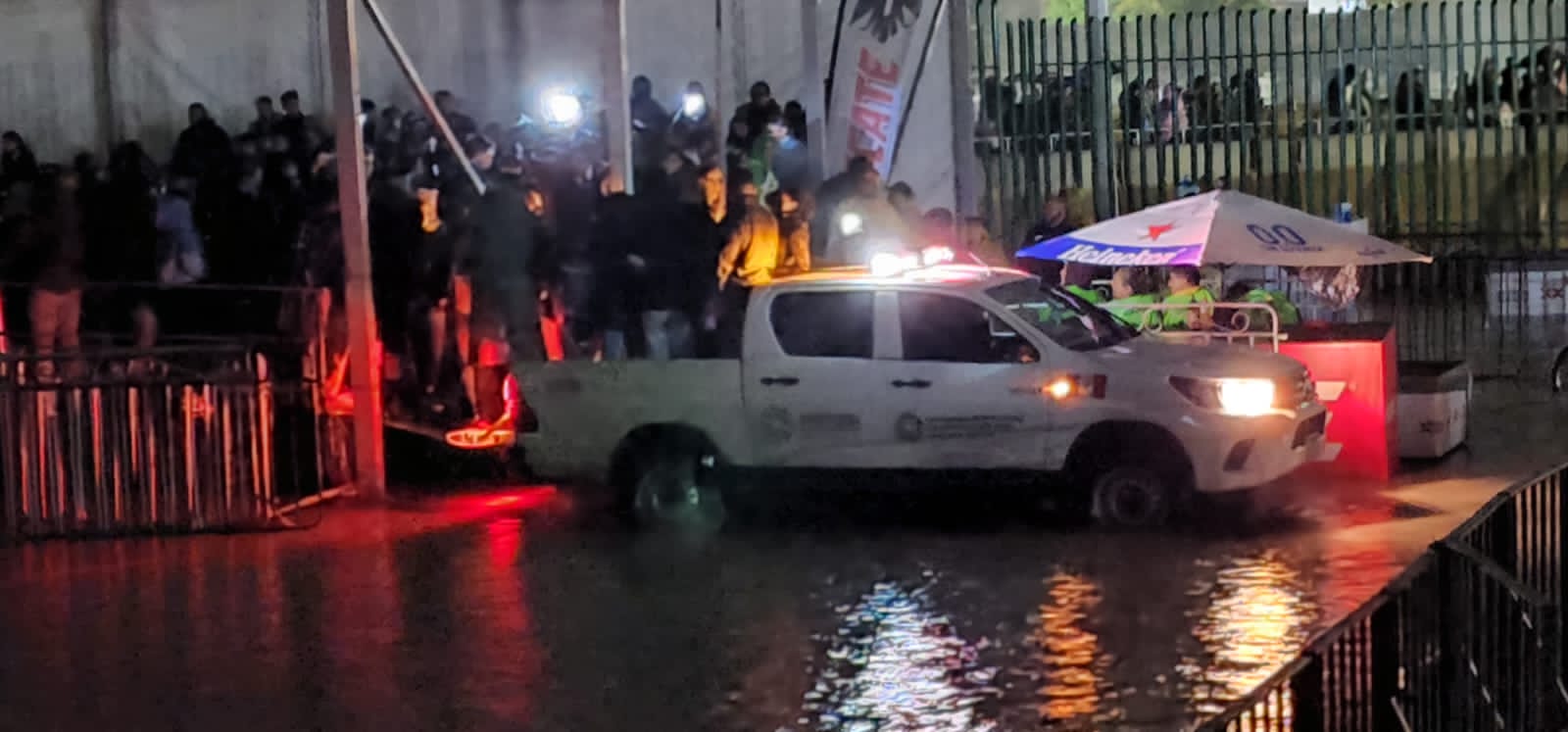 Fuerte lluvia obliga a cancelar concierto de J Balvin en SLP; patronato de la Fenapo definirá reprogramación