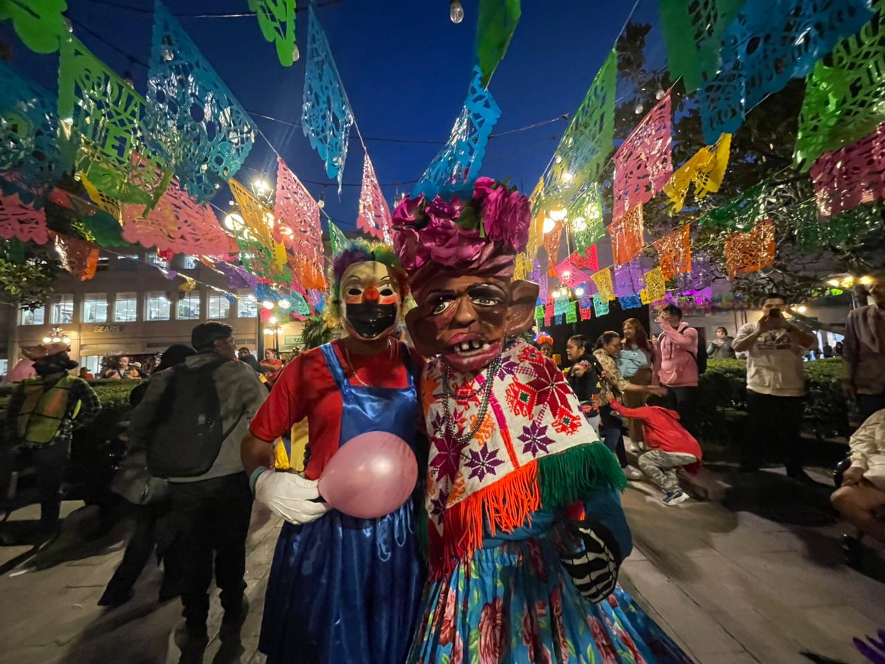 Los Huehues se hicieron presentes