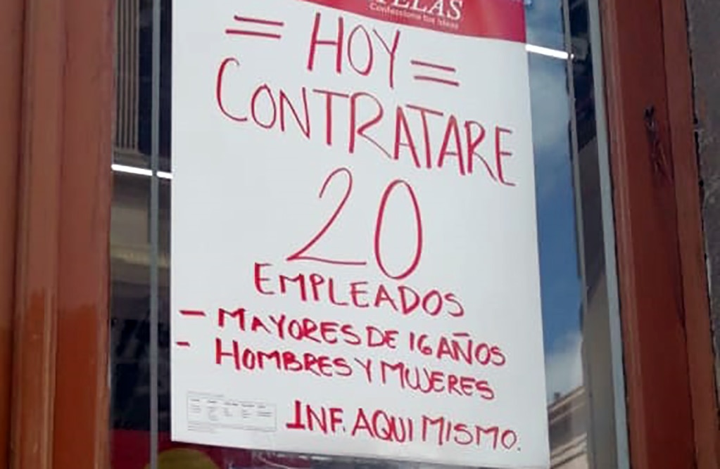 Por temporada, incrementa en 30% contratación de personal en comercios