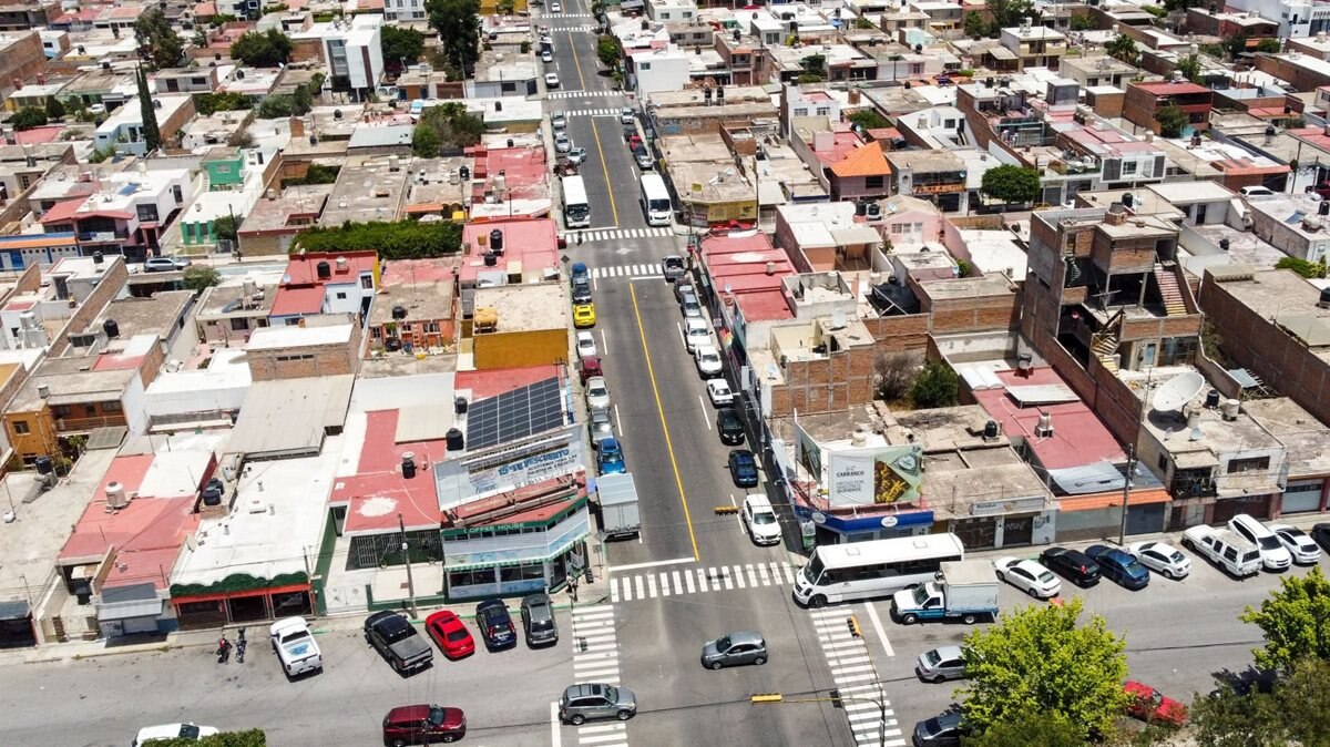 En un ambiente de júbilo, ante cientos de adultos mayores, madres y padres de familia y sus hijos, Cardona cortó el listón de esta obra en SLP. Foto: Especial