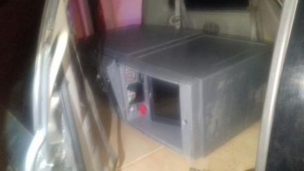 Desprenden cajero automático, son detenidos