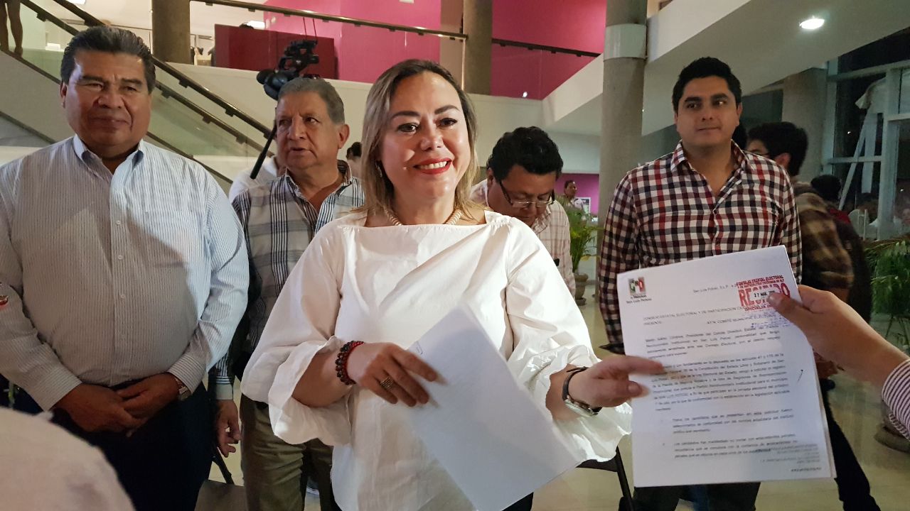Cecy González Gordoa formaliza registro para alcaldía