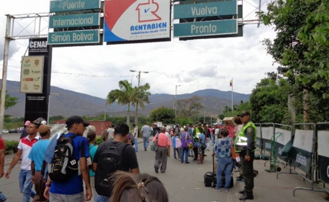 El éxodo de venezolanos que huyen por tierra de la profunda crisis en Venezuela tiene uno de sus puntos más sensibles en el Puente Internacional Simón Bolívar, que une a un sector del occidente de Venezuela. Foto: José Meléndez