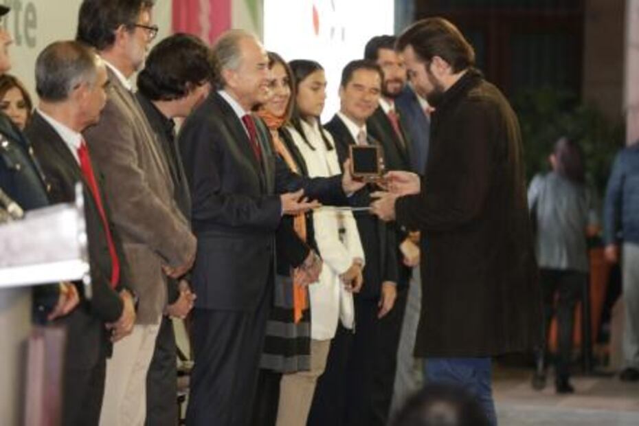 Gobernador entrega premios del certamen 20 de Noviembre de Arte, Cultura y Deporte