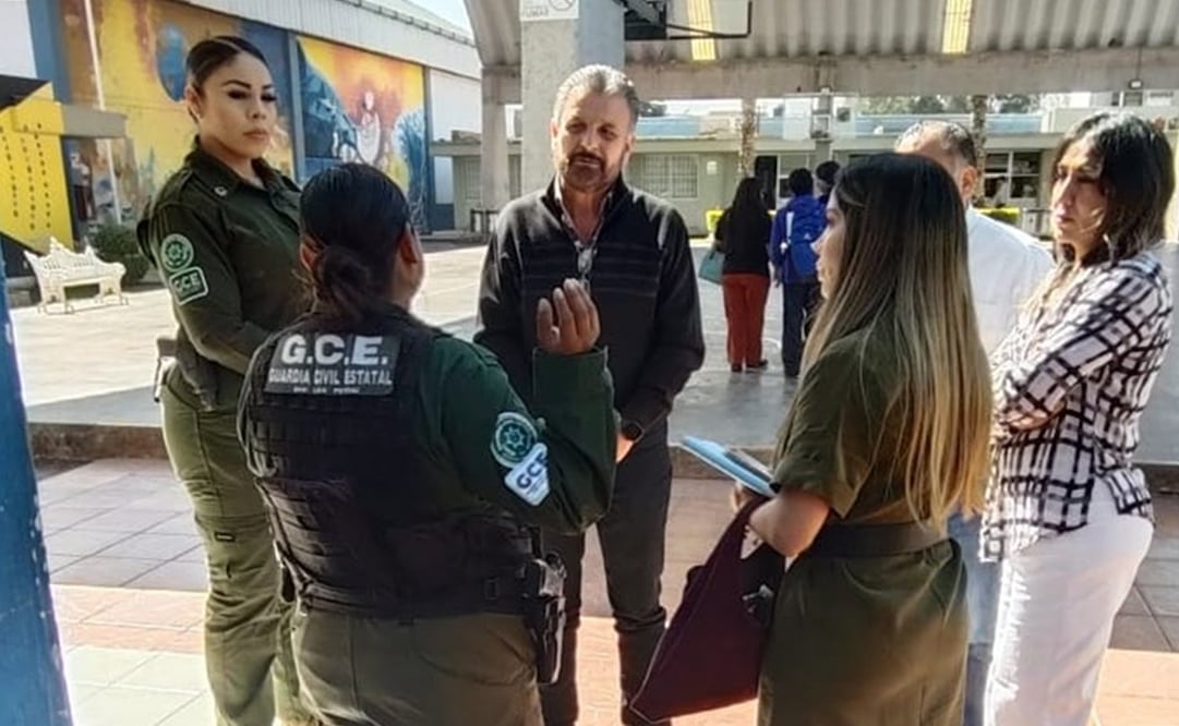 Elementos de seguridad arribaron al Cobach 28 de SLP tras los llamados de emergencia. Foto: Especial