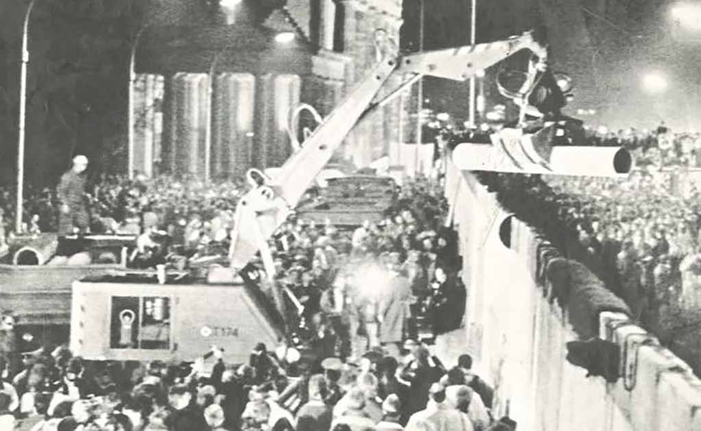 Buscan reconstruir el Muro de Berlín para volverlo a destruir