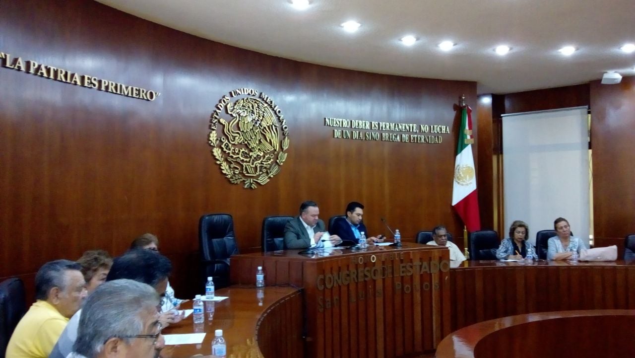 Maestros jubilados exigen aclaren pensiones de fideicomiso en FONCASOL