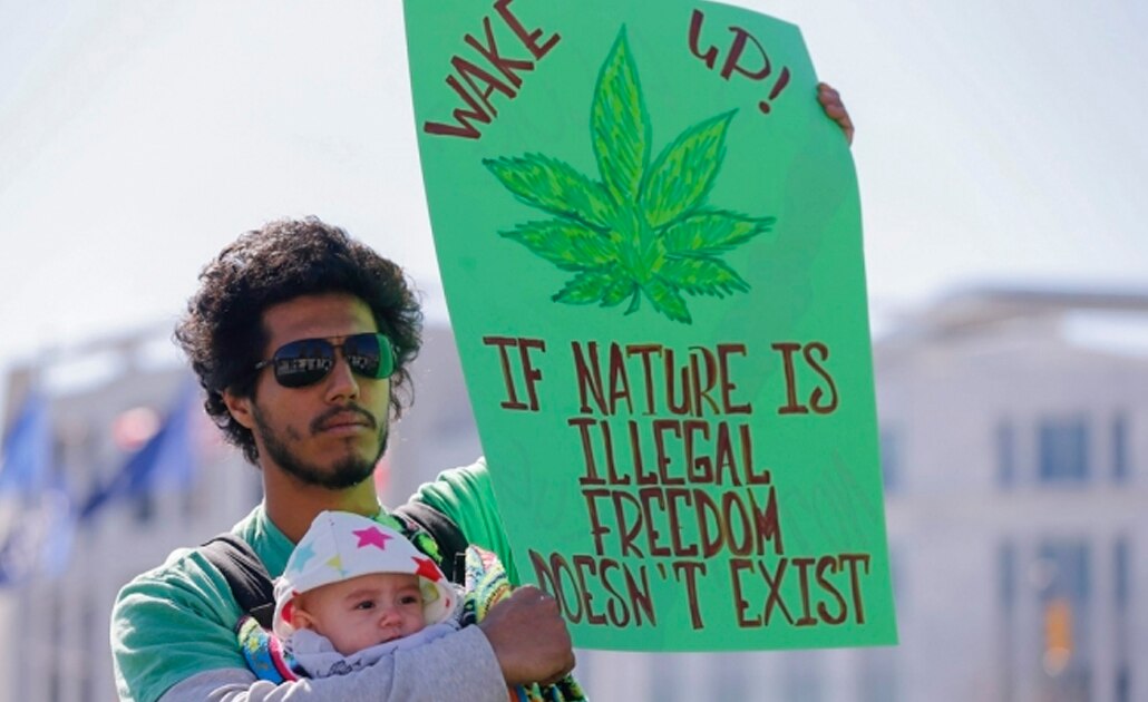 Nueva York despenaliza posesión de marihuana; fracasa en la legalización