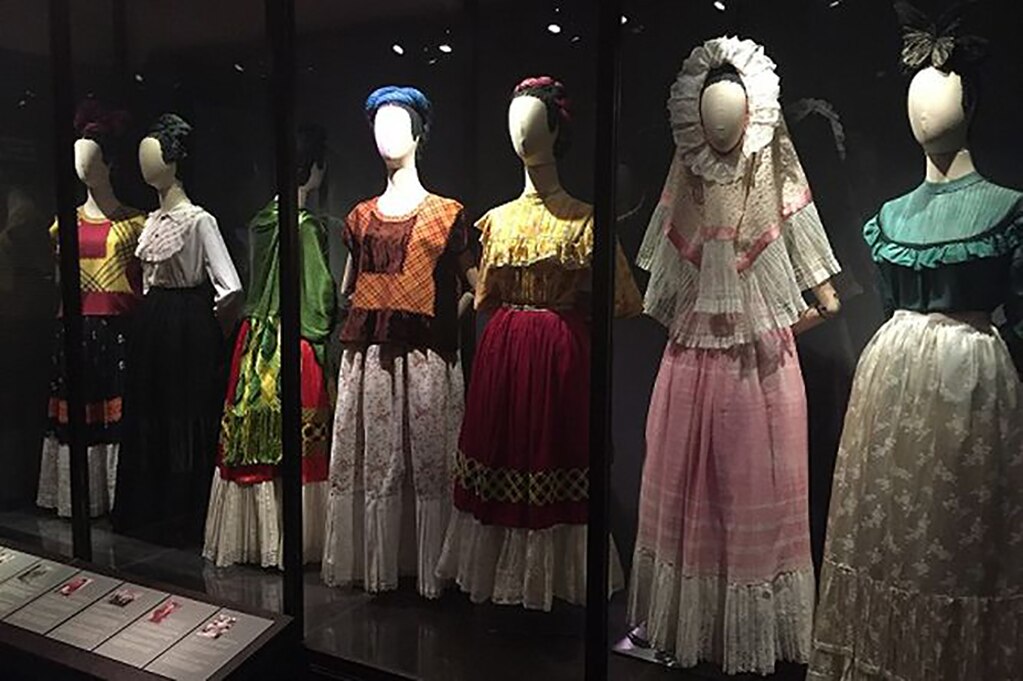 El Victoria and Albert Museum recibe la exposición "Frida Kahlo: Making Her Self Up". Foto: Especial