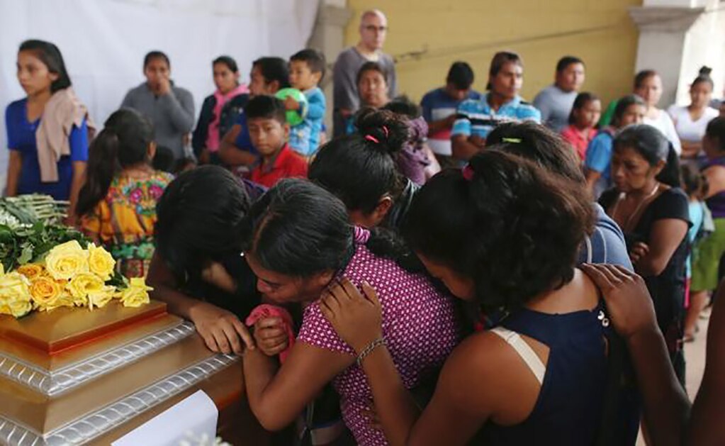 Van 62 muertos por erupción de volcán en Guatemala