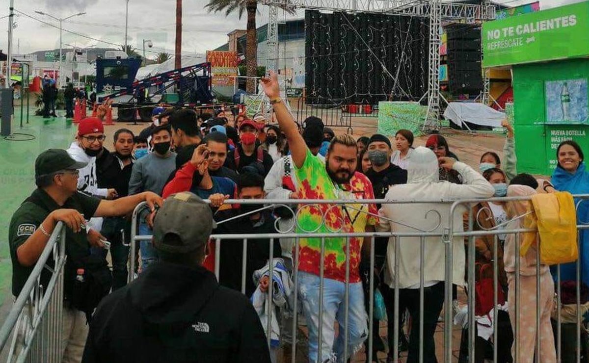 FOTOS. Bar busca a fanáticos de J Balvin para invitarles unas caguamas; esto es lo que se sabe de ellos