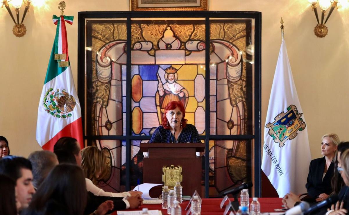 La escritora Ana Neumann recibe la Presea al Mérito Cultural 2022 en SLP