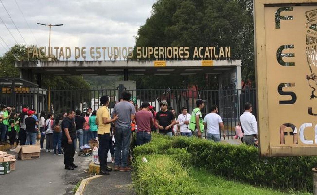 Balean a maestra frente a la FES Acatlán