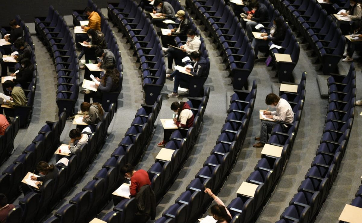 Con medidas de seguridad sanitaria, aspirantes a UASLP acuden a su examen de admisión