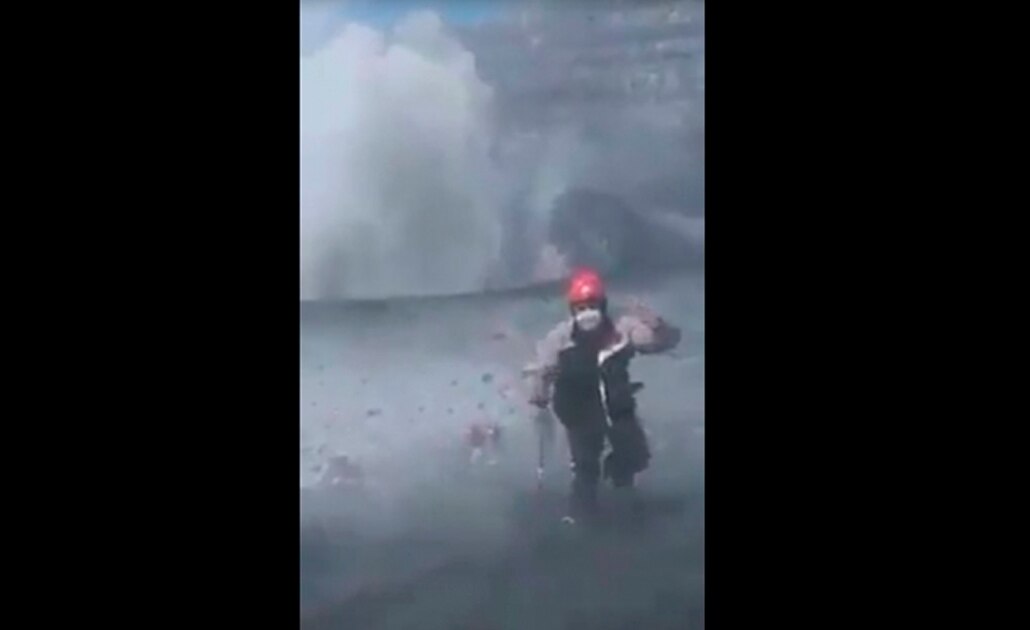 (VIDEO) Captan a alpinistas dentro del cráter del Popocatépetl