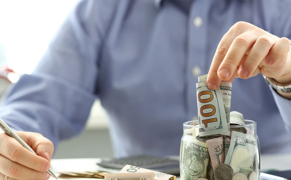 Cuando ese margen es reducido, incluso una mensualidad pequeña puede generar presión. Foto: iStock