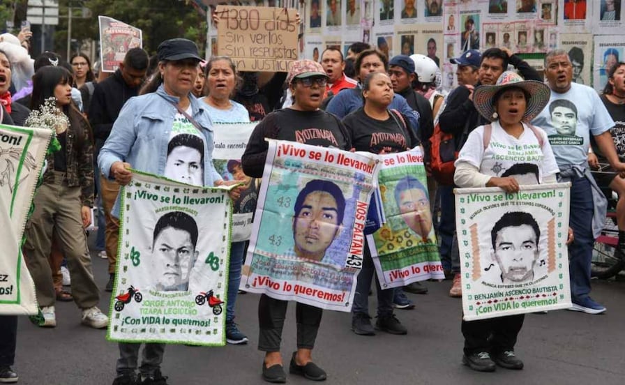 Vinculan a funeraria y Semefo con desaparición de estudiantes de Ayotzinapa; hay 7 detenidos