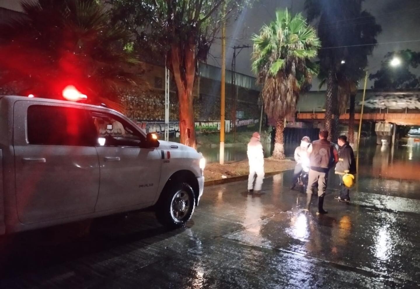 Inundaciones, evacuaciones y personas que cayeron a arroyos, el saldo de las lluvias en SLP 