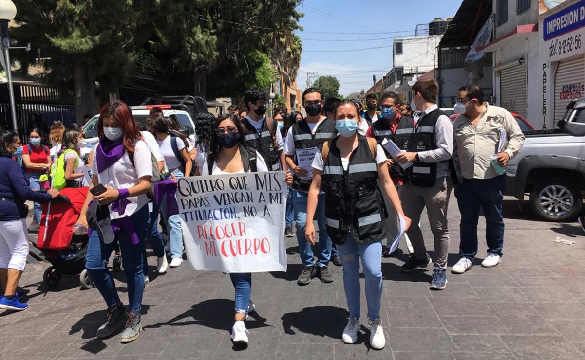 Marchan estudiantes de la UASLP en capital potosina; exigen mayor seguridad afuera de planteles