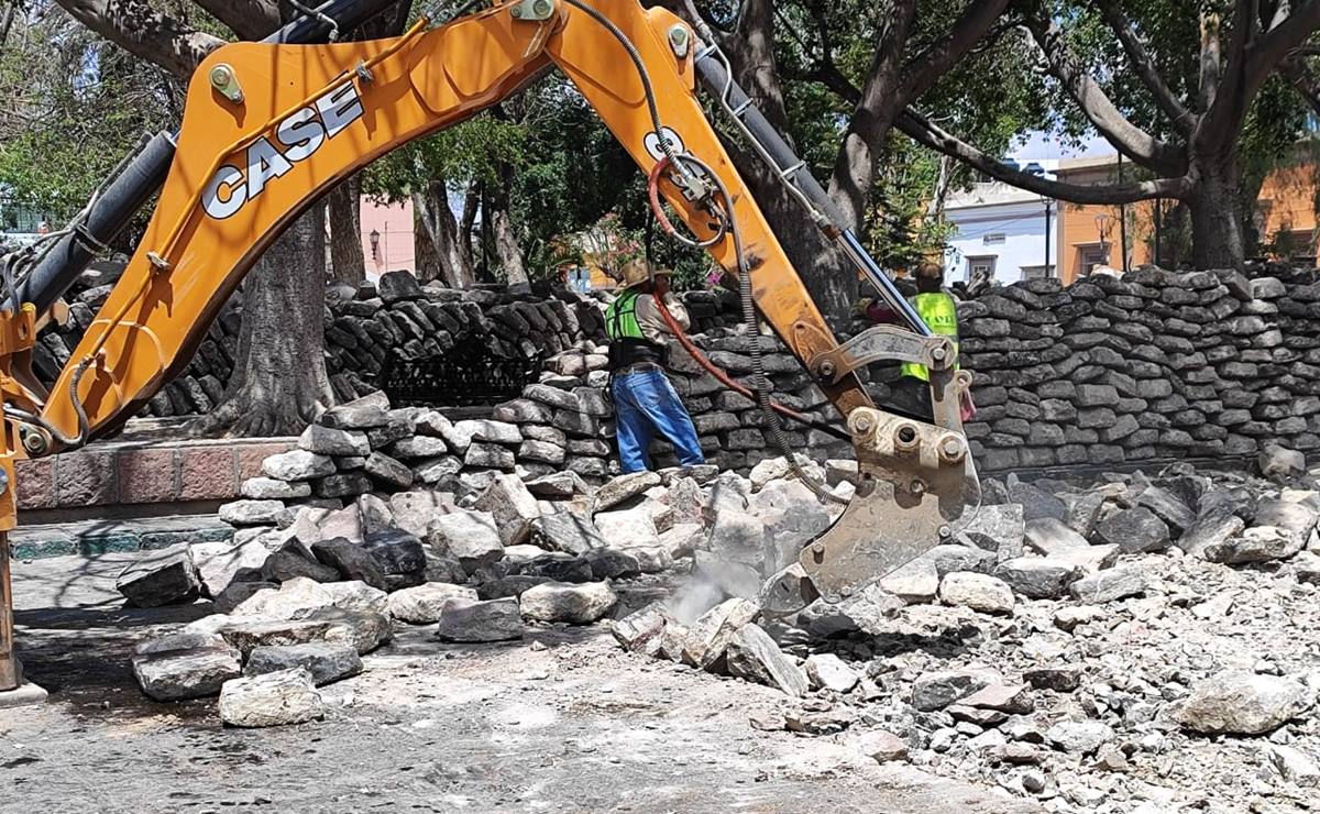 El retiro del adoquín a máquina ha provocado su quiebre, además de contaminación auditiva y alergias entre las y los vecinos. Foto: Regina Arellano