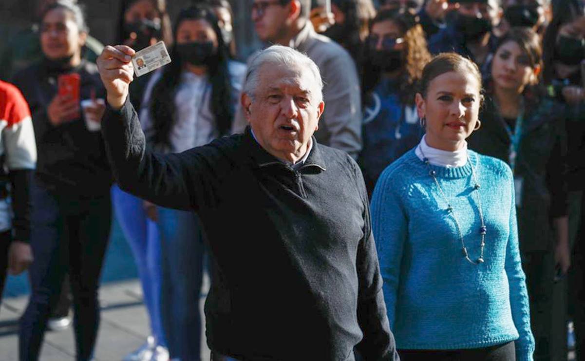 La democracia es una forma de vida, dice AMLO tras votar en revocación de mandato