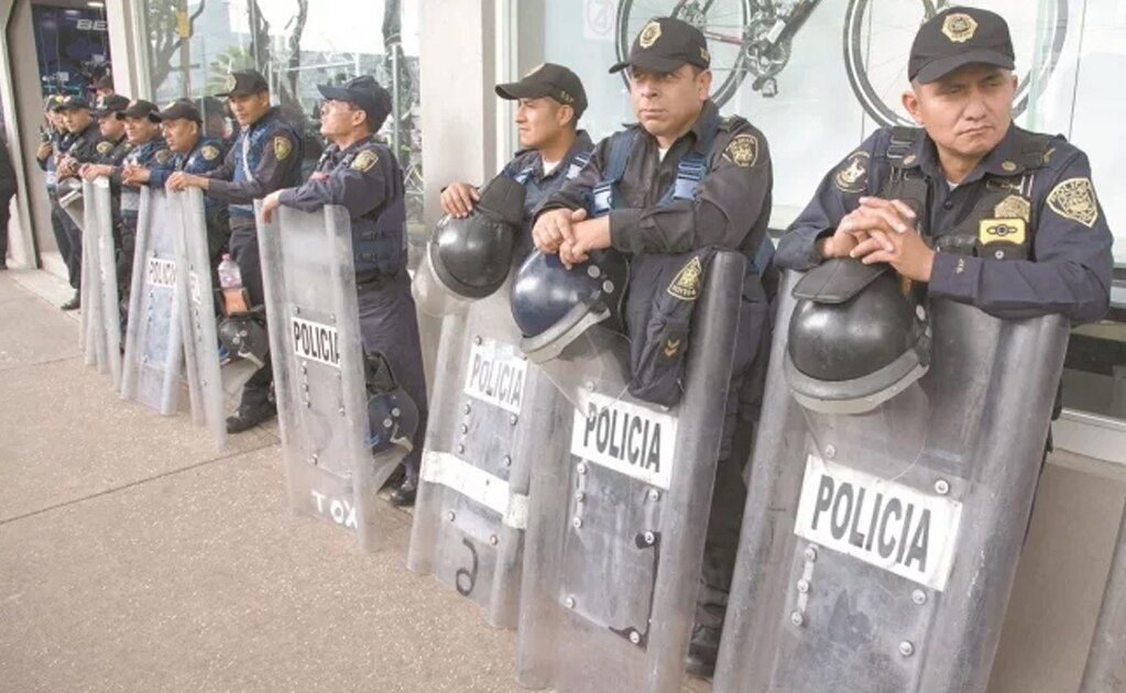 La Ley General del Sistema Nacional de Seguridad Pública estipula que policía que no acredite los exámenes tiene que ser separado de su cargo. Foto: ARVHIVO EL UNIVERSAL