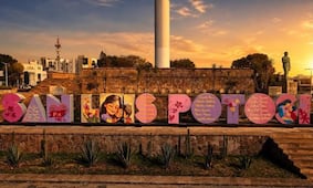 Con letras monumentales, capital de San Luis homenajea a las madres potosinas