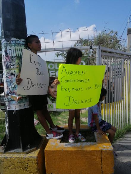 Manifestantes bloquean avenida en Soledad en exigencia de drenaje