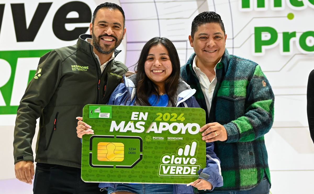 El gobernador arrancó también el programa “Clave Verde”, con el cual San Luis Potosí será el primer estado del país en dotar a alumnas y alumnos de internet gratuito. Foto: Especial
