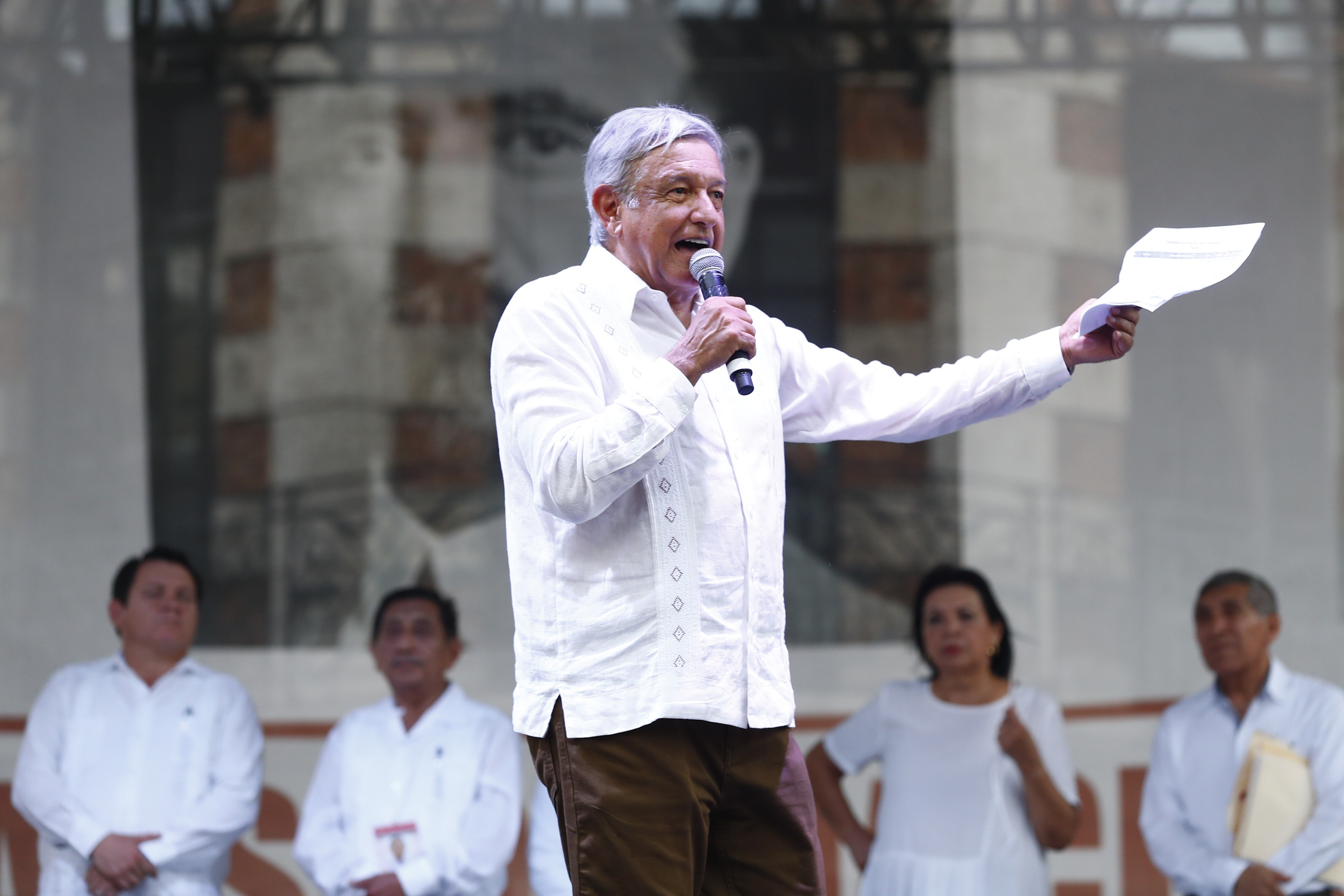 AMLO pide a gobernadores "apretarse el cinturón" y aplicar austeridad