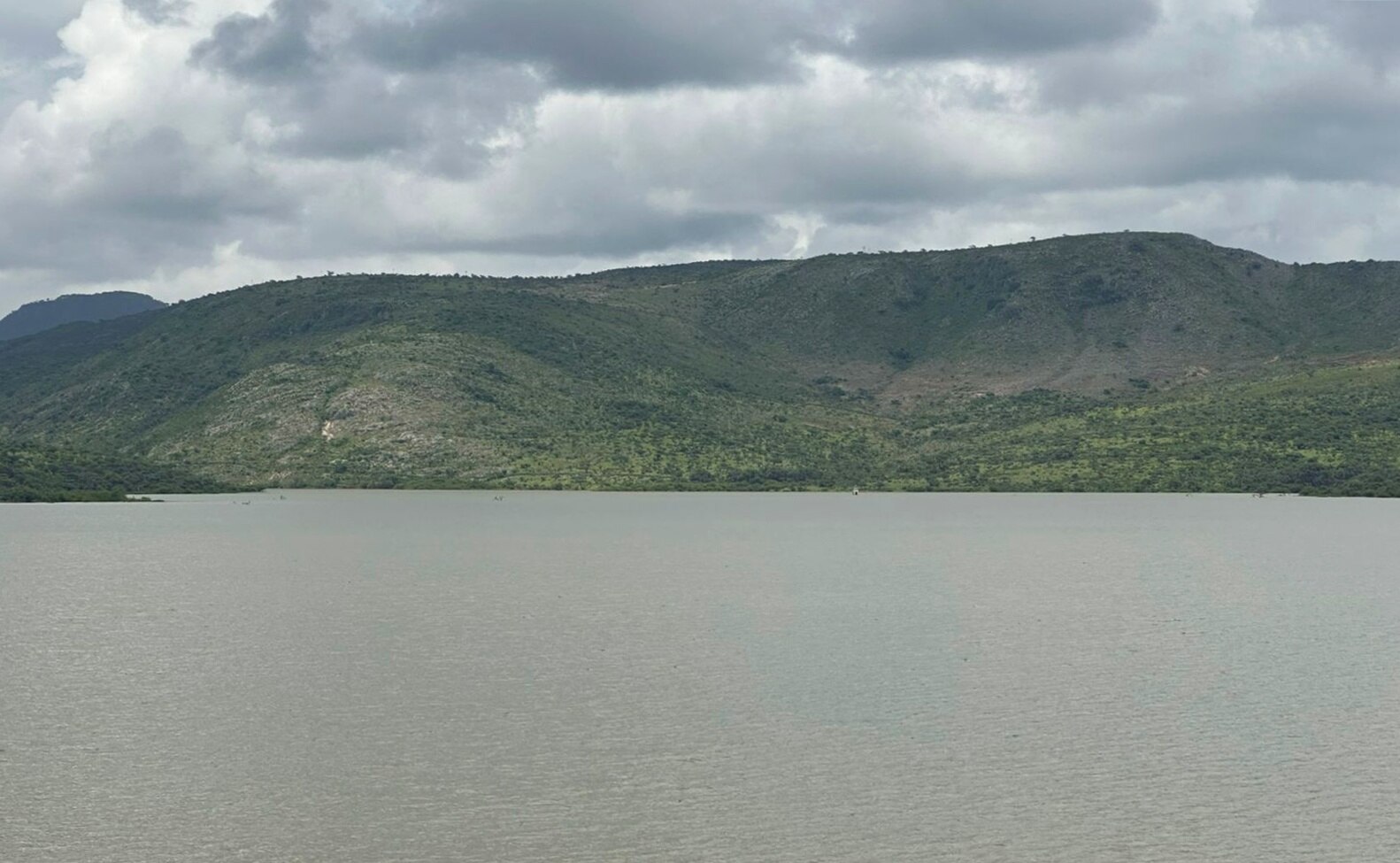 Lluvias tapan por completo el templo hundido de la presa La Muñeca en Tierra Nueva, SLP