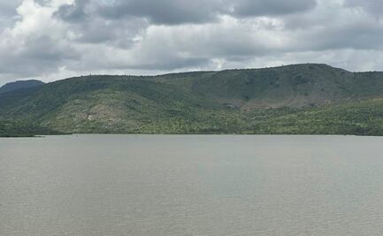 Lluvias tapan por completo el templo hundido de la presa La Muñeca en Tierra Nueva, SLP