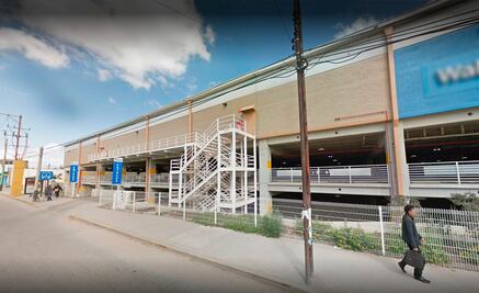 Utilizan estacionamiento de Macroplaza para desvalijar camioneta