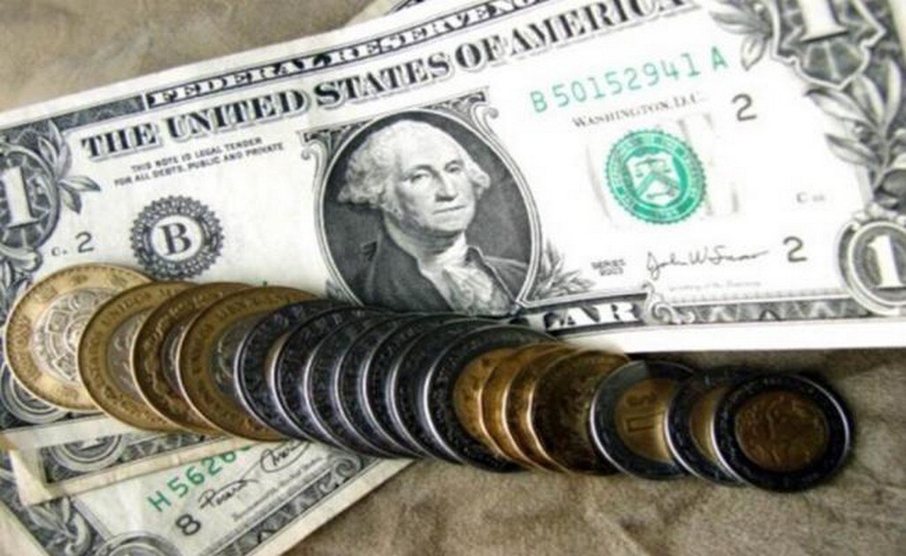  Dólar baja 10 centavos tras cierre de casillas