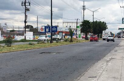 Avenida Industrias; “circulando en campo minado”