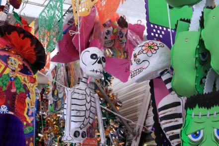 FOTOS. Catrinas, color y tradiciones se apoderan del Mercado República para celebrar este Día de Muertos en SLP 