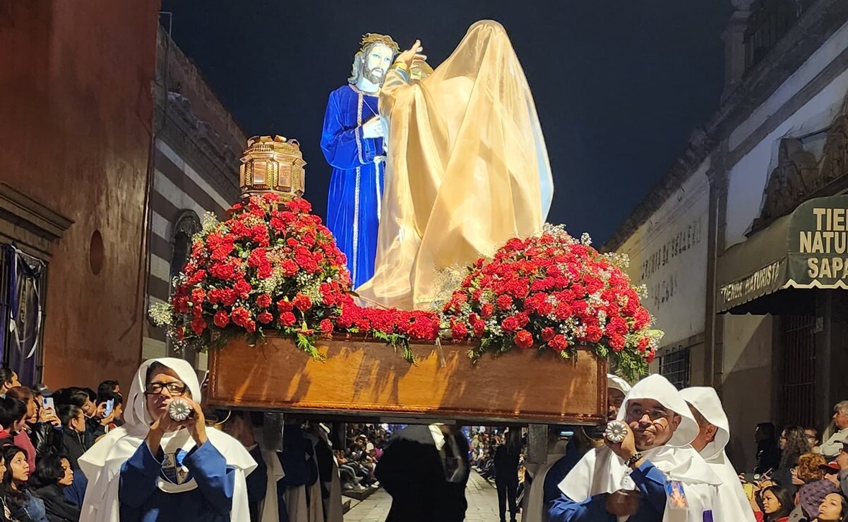 Con la fe sobre los hombros: Costaleros, aquellos que entre el dolor sostienen la Procesión del Silencio en SLP