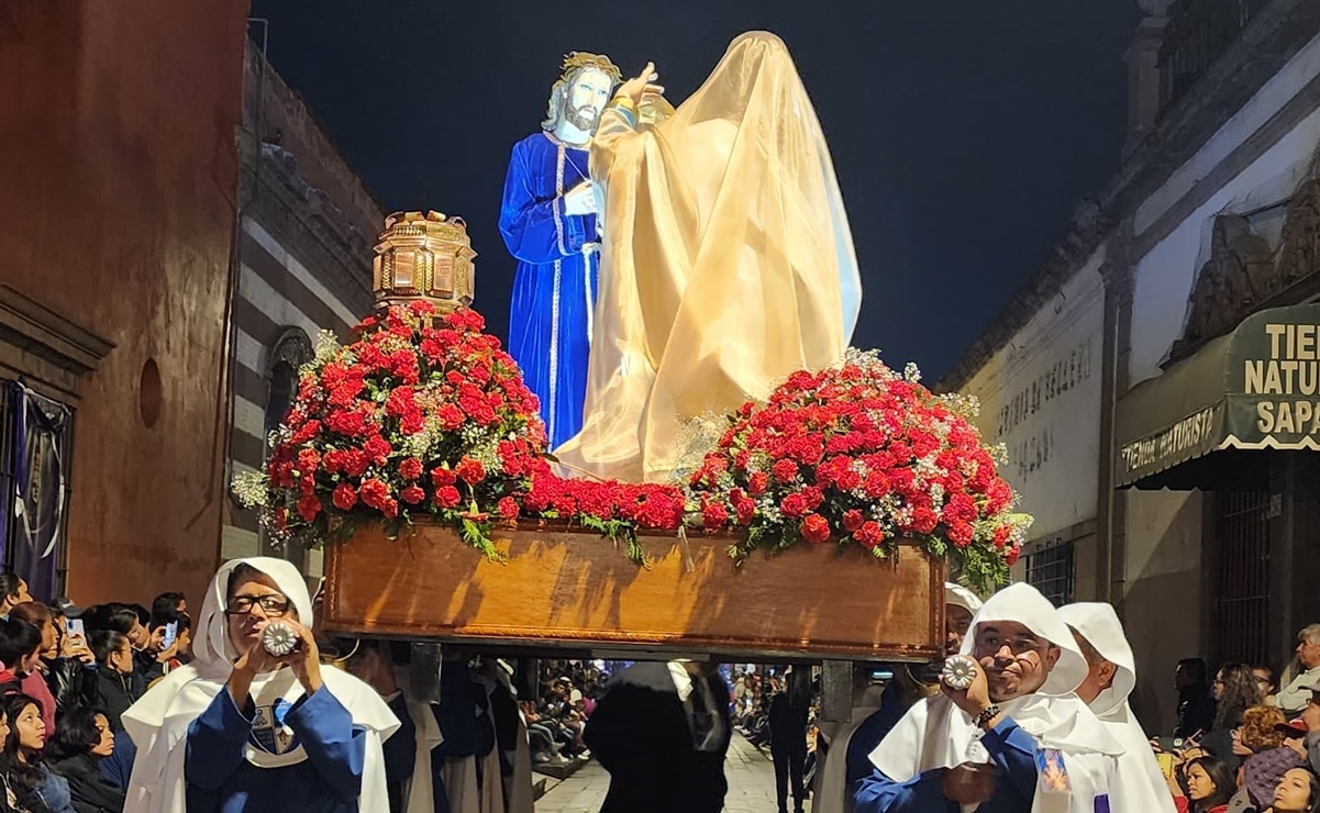 Con la fe sobre los hombros: Costaleros, aquellos que entre el dolor sostienen la Procesión del Silencio en SLP