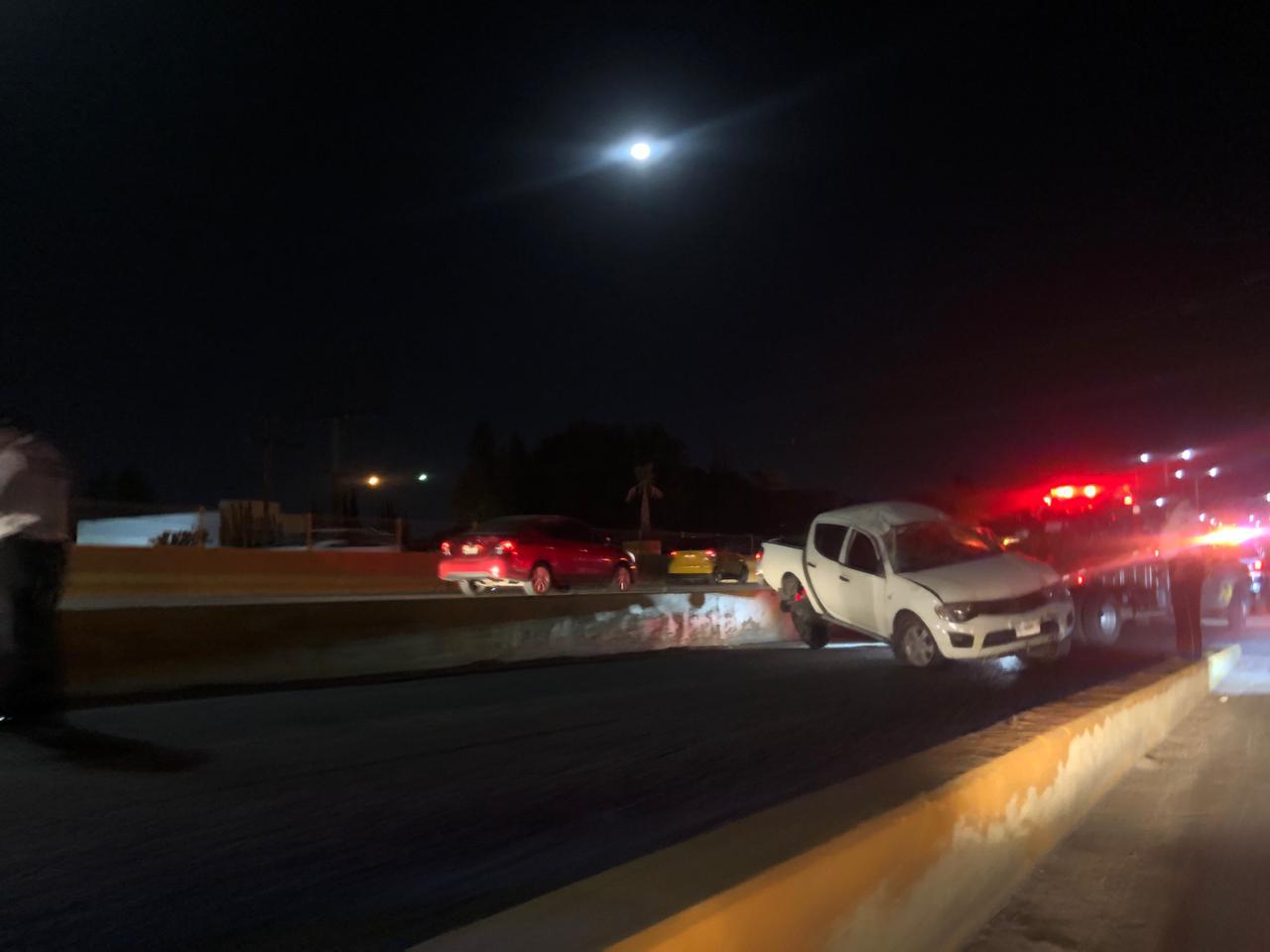 Choque-volcadura en Salvador Nava