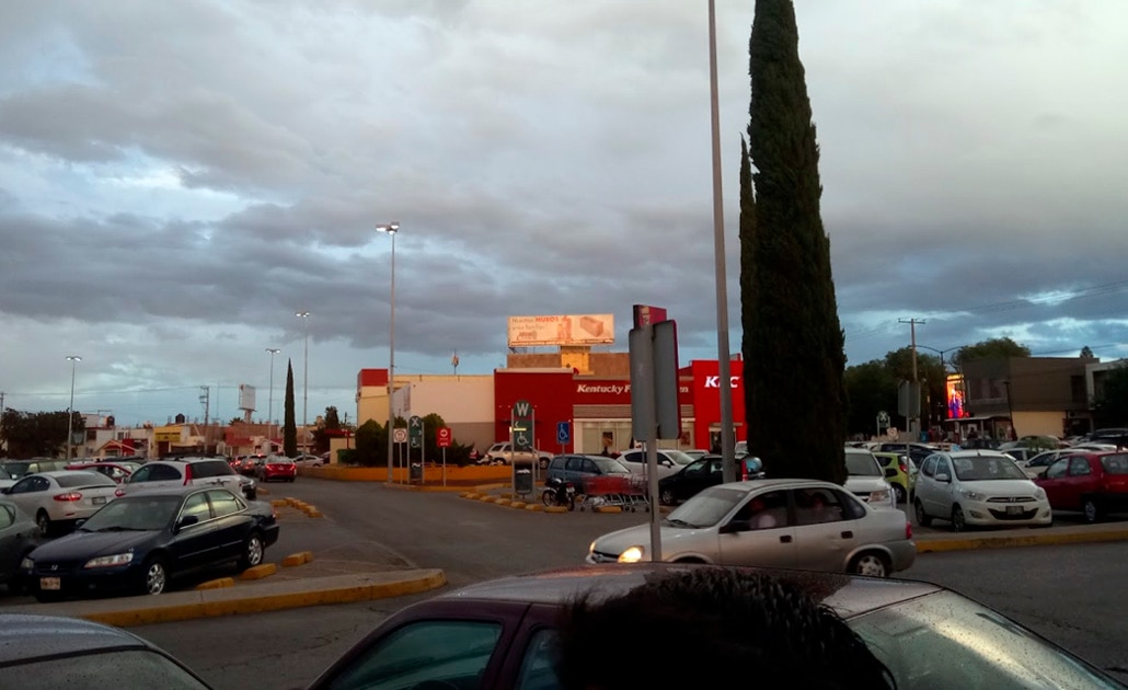 Plaza “El Dorado” cobrará estacionamiento a partir de este lunes