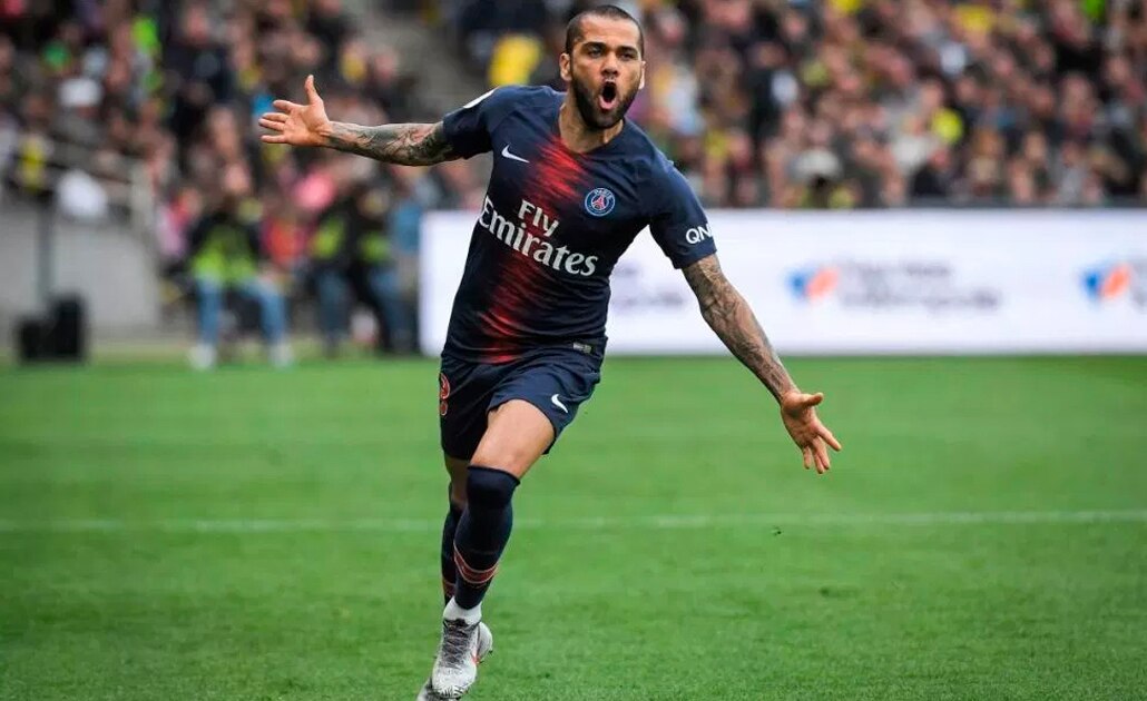 Dani Alves anuncia su salida del PSG