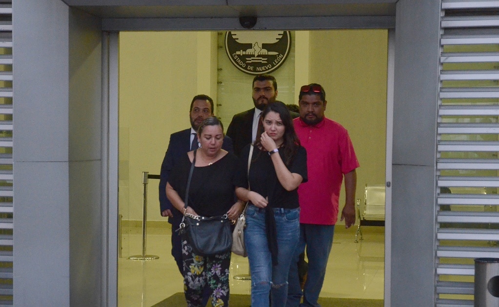 Familiares y abogados de José de Jesús Arellano al salir del Ministerio Público donde se llevó a cabo la audiencia. Foto: Emilio Vasquez / EL UNIVERSAL
