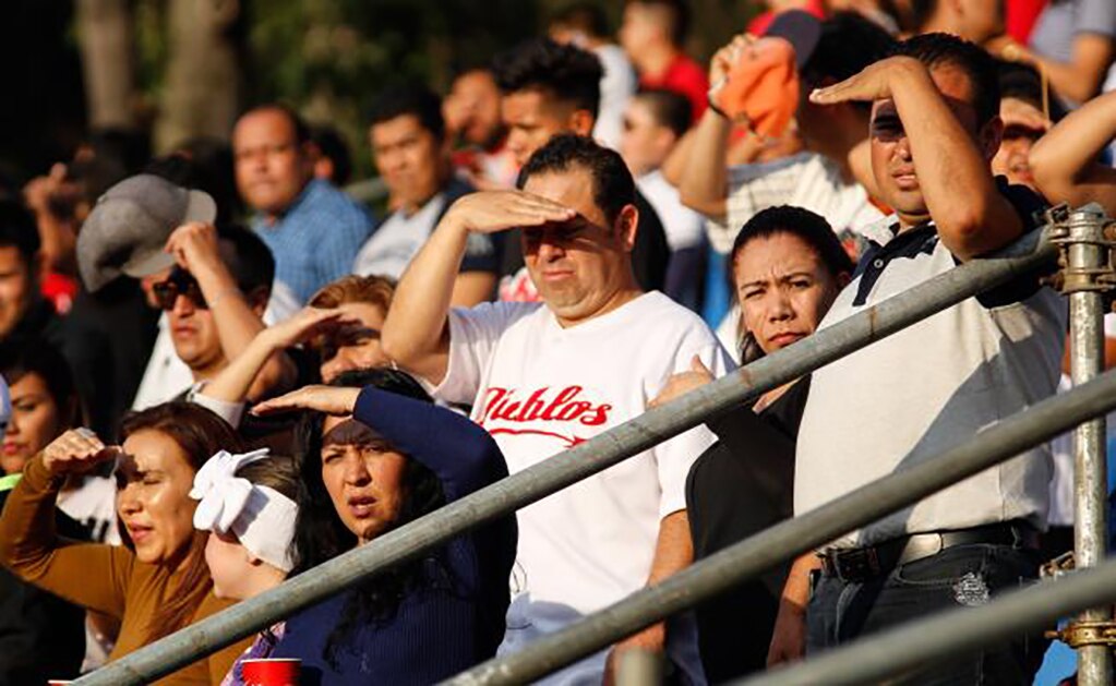 Diablos Rojos del México ayuda a aficionado a salir temprano de trabajar